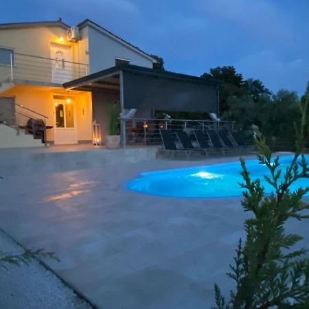 Naturia Holiday House Медулин Экстерьер фото